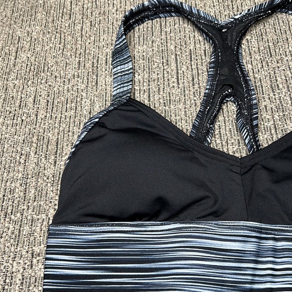 TYR upf 50+ light support padded swim bra size small - Picture 2 of 8